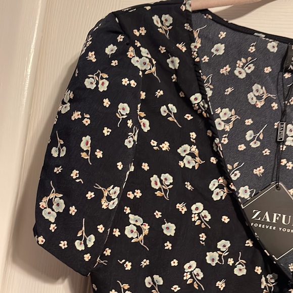 NWT Zaful short sleeve wrap shirt with tie size small - Picture 4 of 9